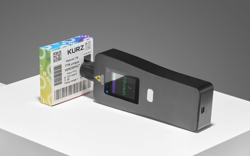 TTR UNIQUE VEROSPEC® Scanner scannt Sicherheitsetiketten auf Health-Care-Produkten ab, und Software zeigt Verifizierung des Originals an