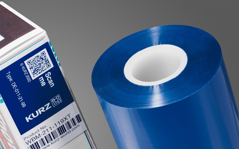 Unverwechselbar dank individuellen Farbbändern für Ihre Wein- und Spirituosenmarke in ihrem Corporate Design Blaue Thermotransferrolle und passendes Etikett für individuelles Produktdesign in ihrer Corporate Color
