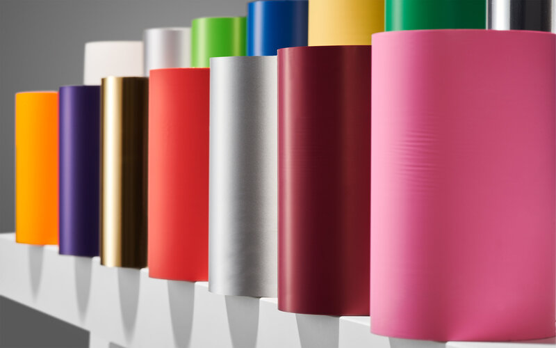Große Farbauswahl für den Etiketten-WOW-Effekt Farbige Thermotransferrollen für den Druck bunter Etiketten und Labels für Textilien in der Fashion-Branche